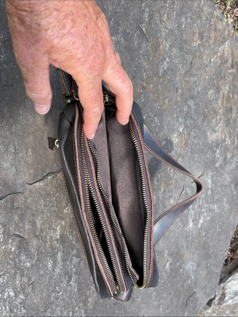 Men's Dark Brown Leather Messenger Bag W/ Multiple Zippered Pockets (NWOT)